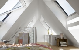 Combles aménagés avec fenêtre de toit VELUX