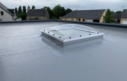 Coupole VELUX sur toit plat