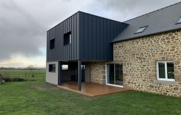 Extension bois avec bardage Douglas et joint debout aluminium