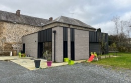 Extension bois bardage douglas et joint debout noir Mayenne
