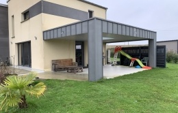 Carport pour terrasse couverture en bardage zinc Quartz