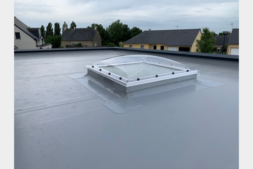 Coupole VELUX sur toit plat