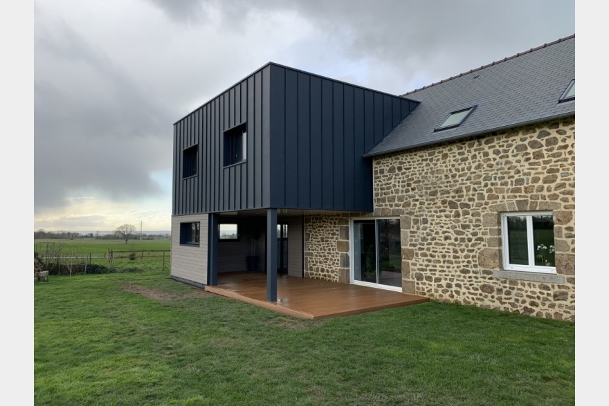 Extension bois avec bardage Douglas et joint debout aluminium